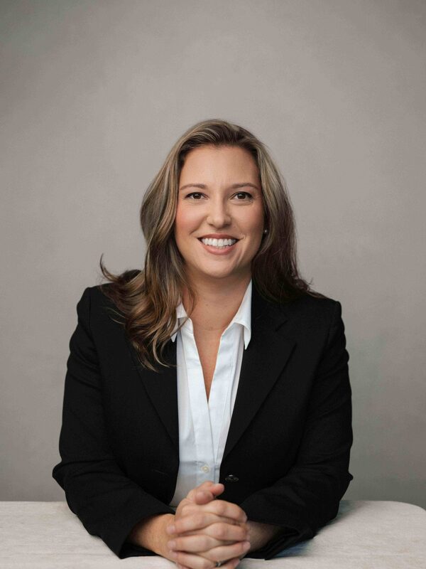 Portrait of Dr. Jennifer Buss